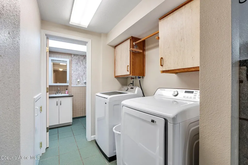 315 Wildberry Lane Sagle ID 83860