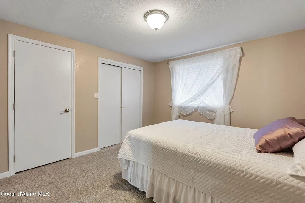 315 Wildberry Lane Sagle ID 83860