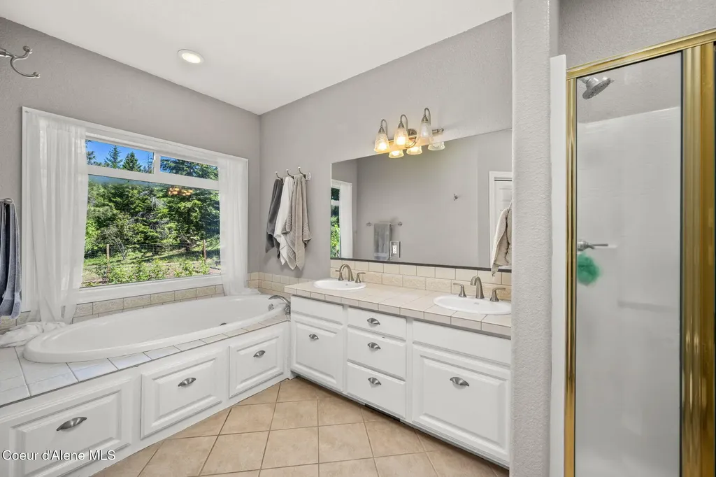 17536 W Julia Drive Hauser ID 83854