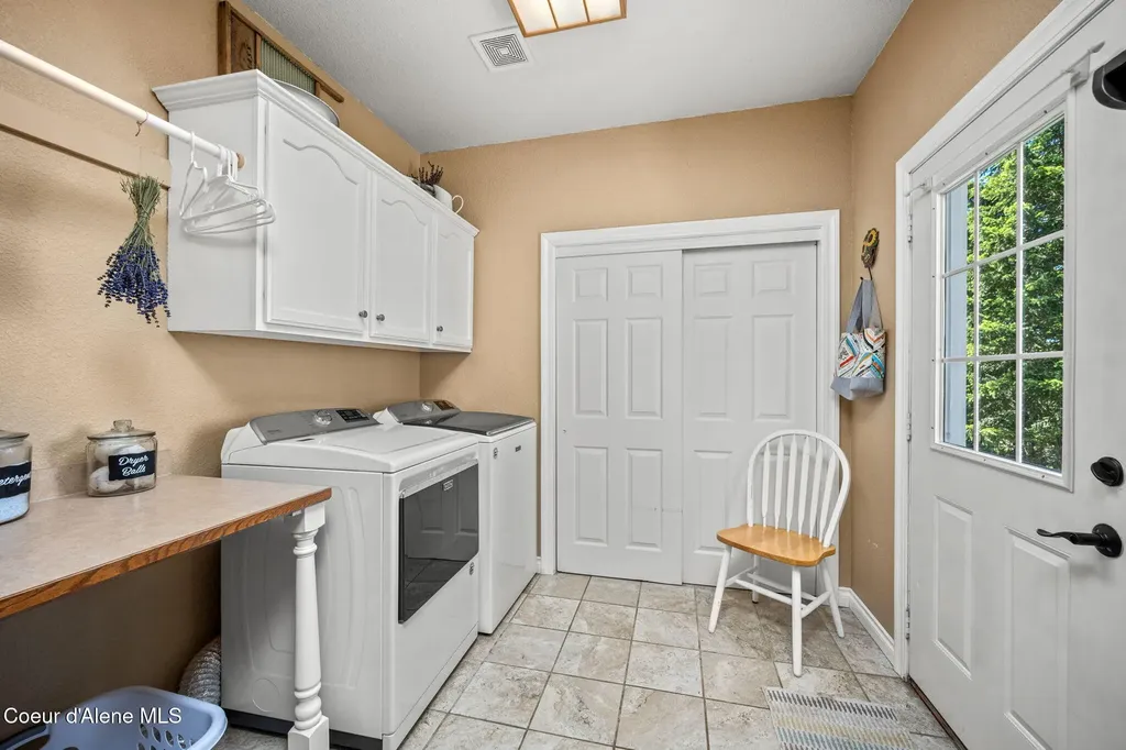 17536 W Julia Drive Hauser ID 83854