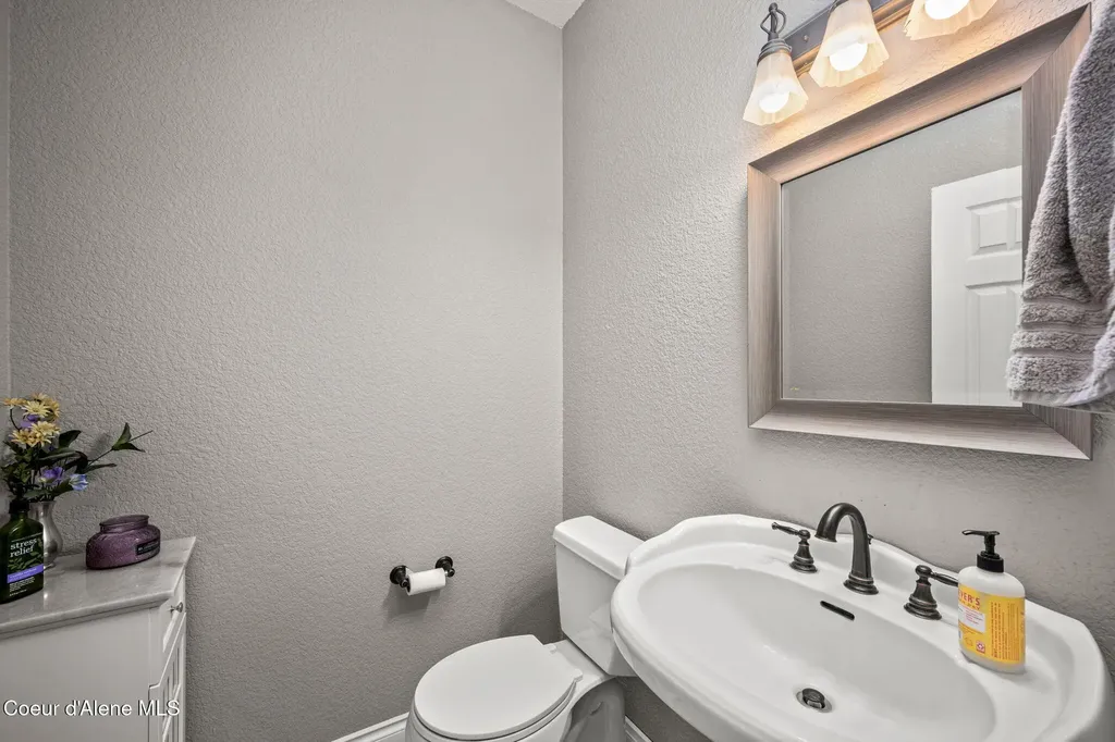 17536 W Julia Drive Hauser ID 83854
