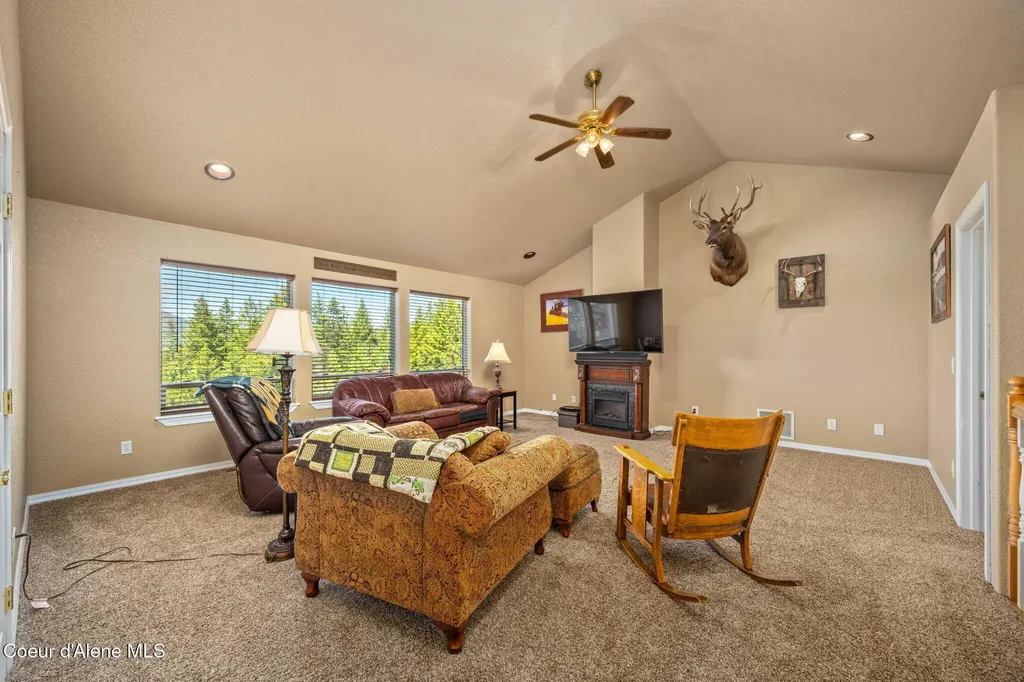 17536 W Julia Drive Hauser ID 83854