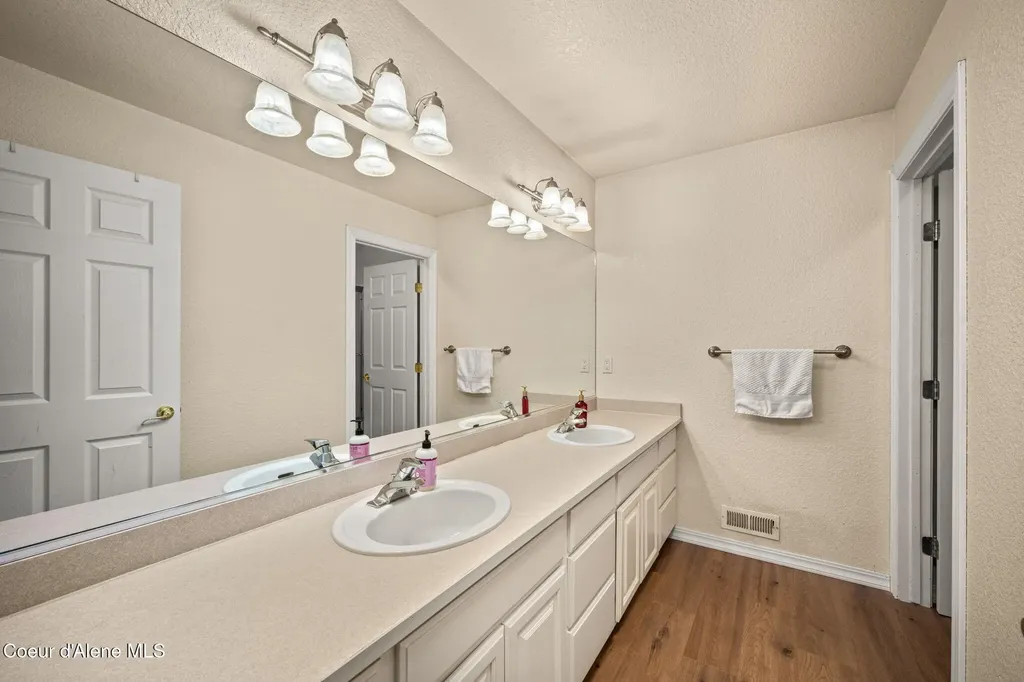 17536 W Julia Drive Hauser ID 83854