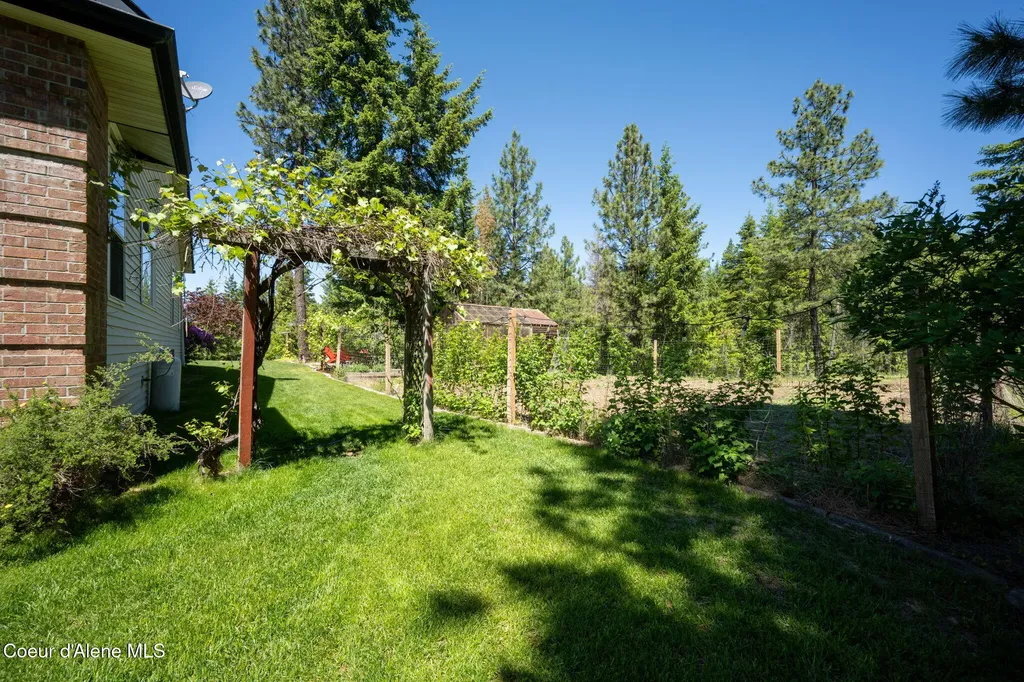 17536 W Julia Drive Hauser ID 83854