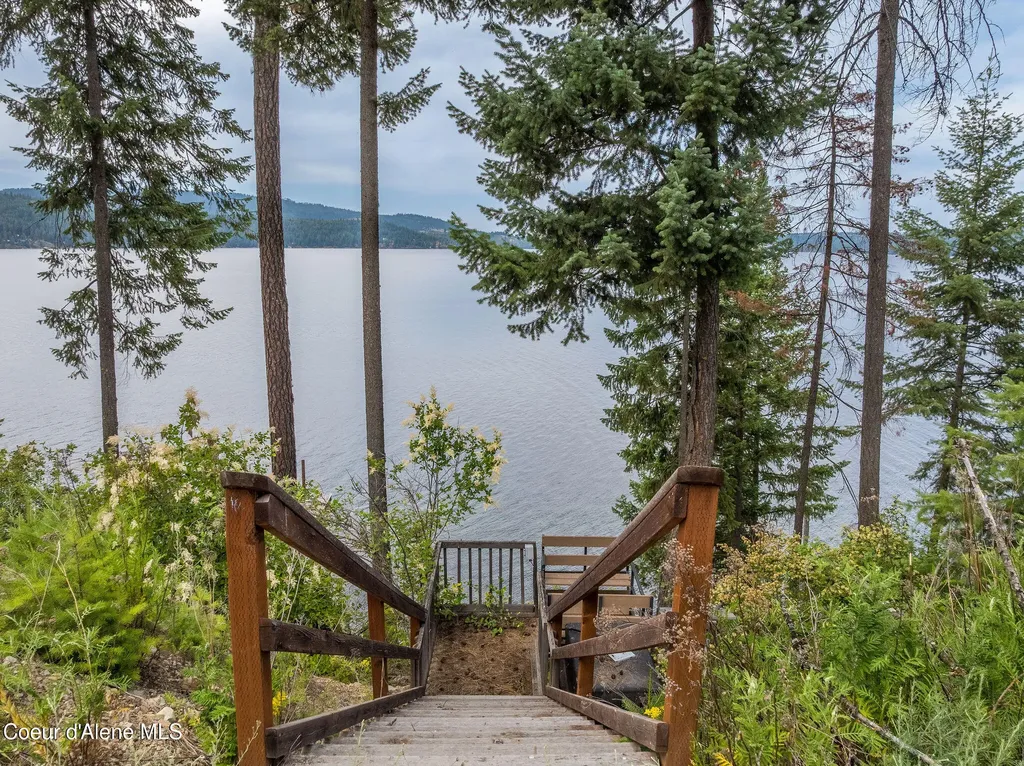 985 E Pugh Point Court Harrison ID 83833
