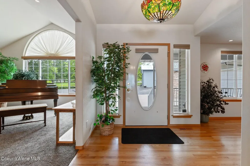 212 Ponder Point Drive Sandpoint ID 83864