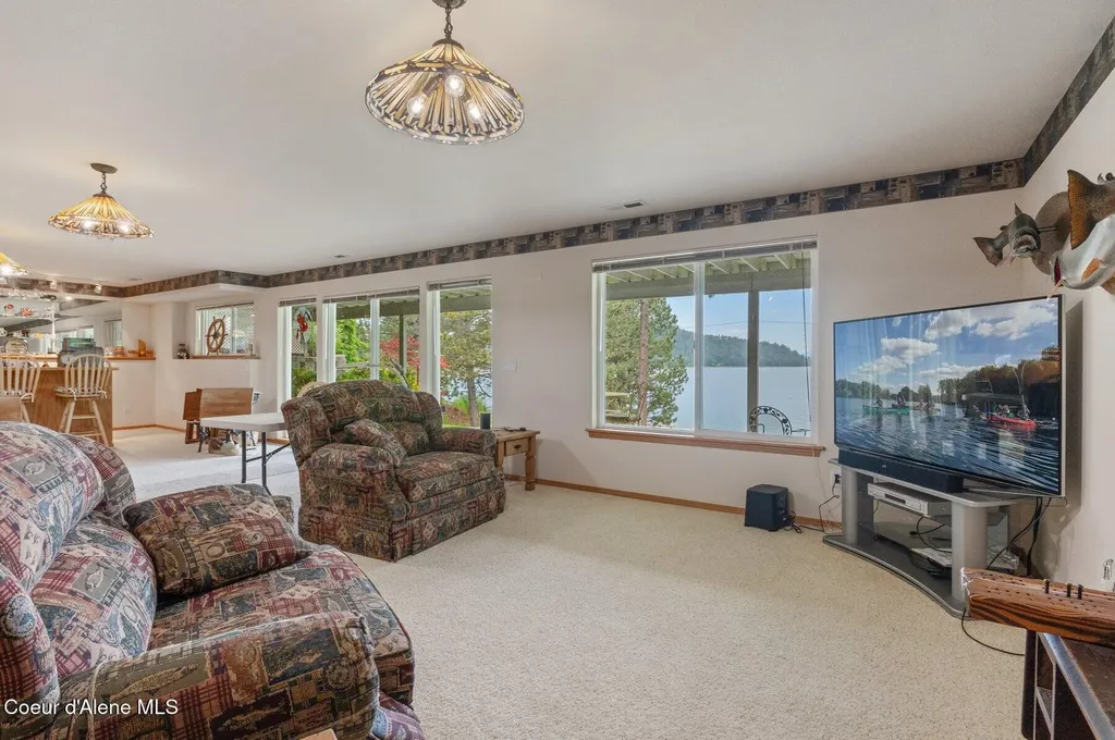 212 Ponder Point Drive Sandpoint ID 83864