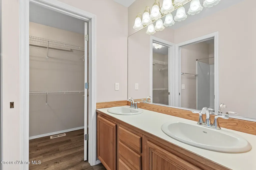8393 N Cloverleaf Drive Hayden ID 83835