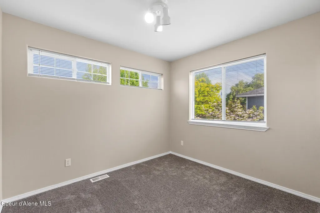 8393 N Cloverleaf Drive Hayden ID 83835