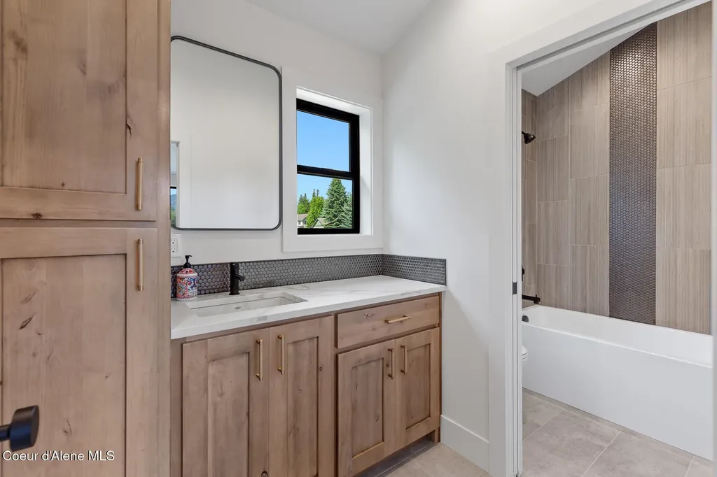 11733 N Blue Jay Loop Hayden ID 83835