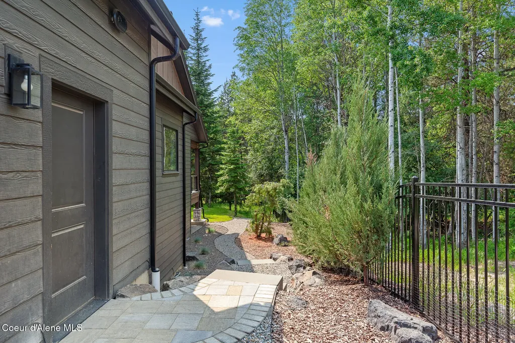 11733 N Blue Jay Loop Hayden ID 83835