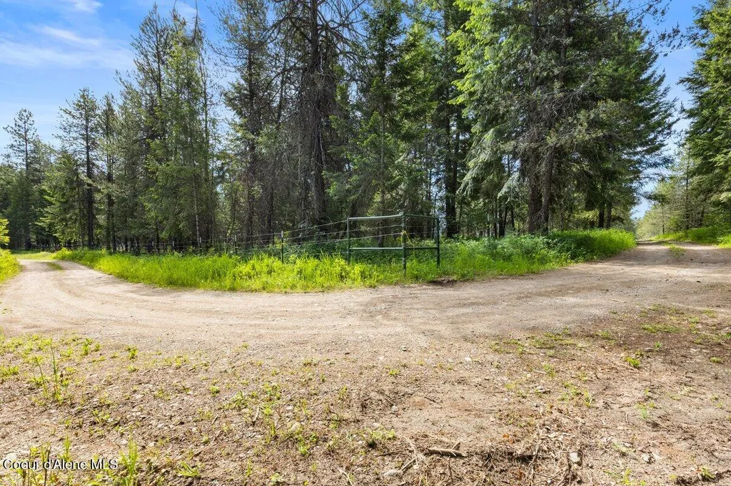 Nka Trails End Road Athol ID 83801