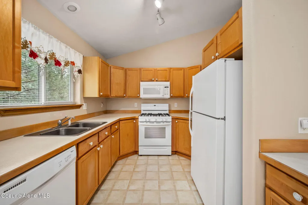 30296 N Wheatridge Road Athol ID 83801