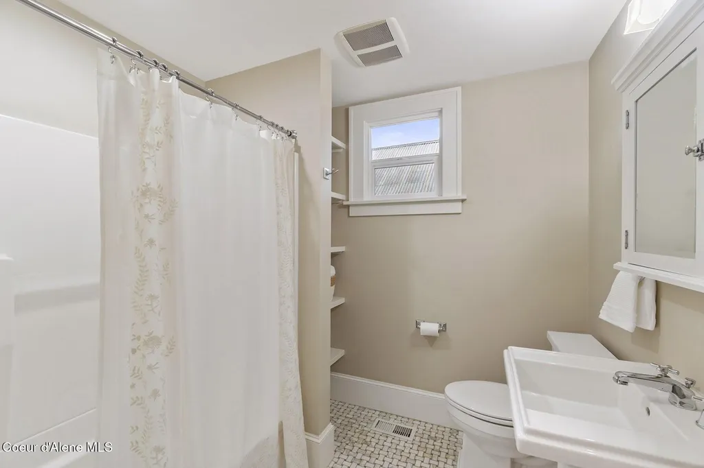 306 S Huron Avenue Sandpoint ID 83864
