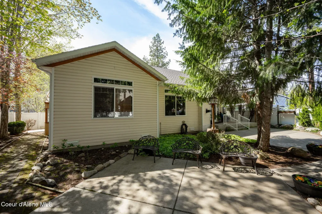 807 S Riverside Harbor Drive Post Falls ID 83854