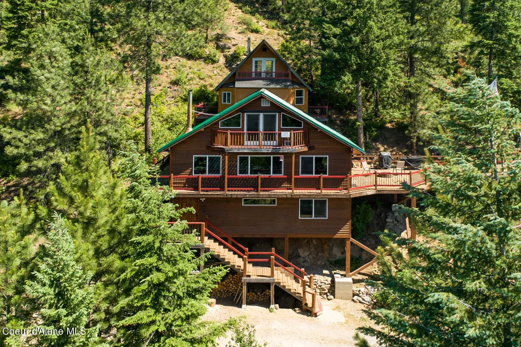 2565 Upper Pack River Road Sandpoint ID 83864