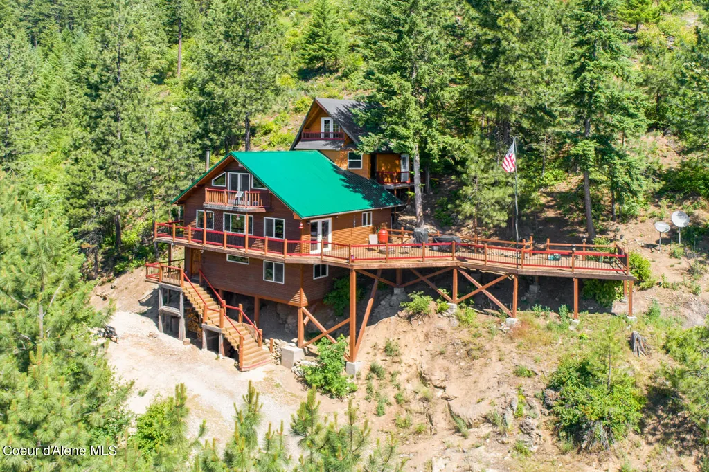2565 Upper Pack River Road Sandpoint ID 83864