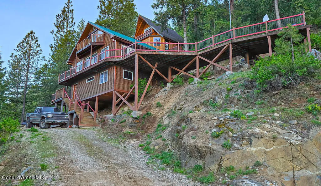 2565 Upper Pack River Road Sandpoint ID 83864