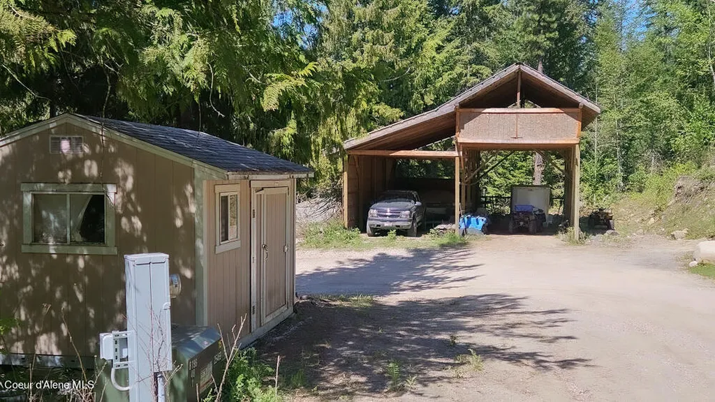 2565 Upper Pack River Road Sandpoint ID 83864