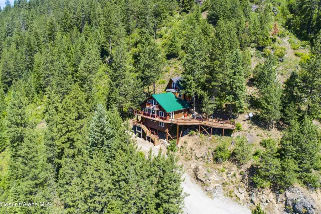 2565 Upper Pack River Road Sandpoint ID 83864