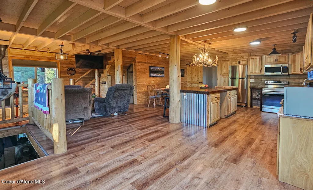 2565 Upper Pack River Road Sandpoint ID 83864