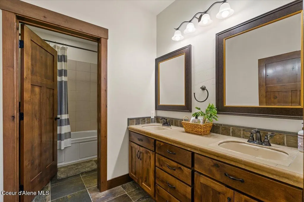 3801 S Carpenter Loop Post Falls ID 83854