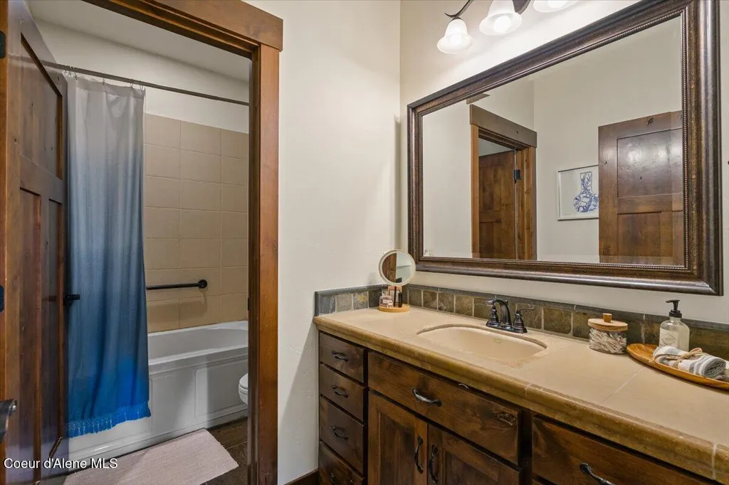 3801 S Carpenter Loop Post Falls ID 83854