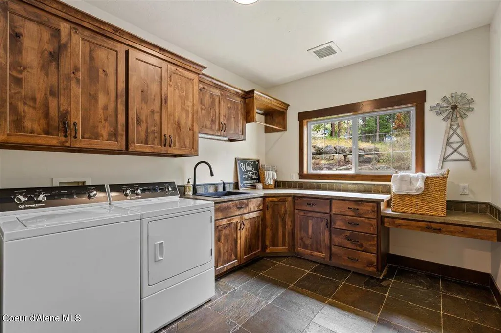 3801 S Carpenter Loop Post Falls ID 83854