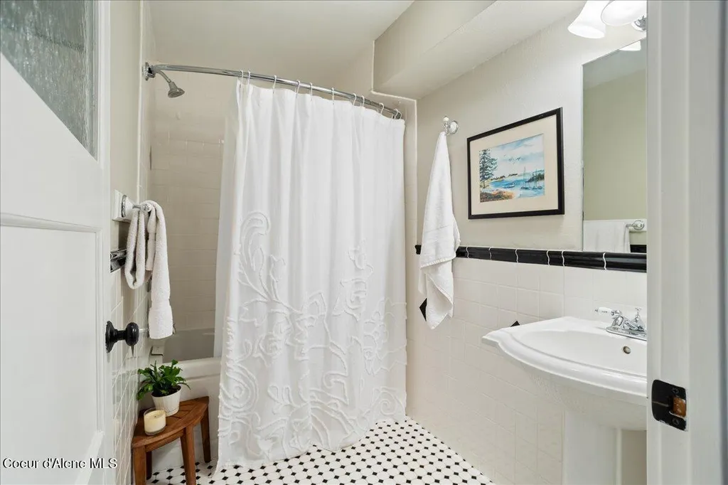 712 Ponder Point Drive Sandpoint ID 83864