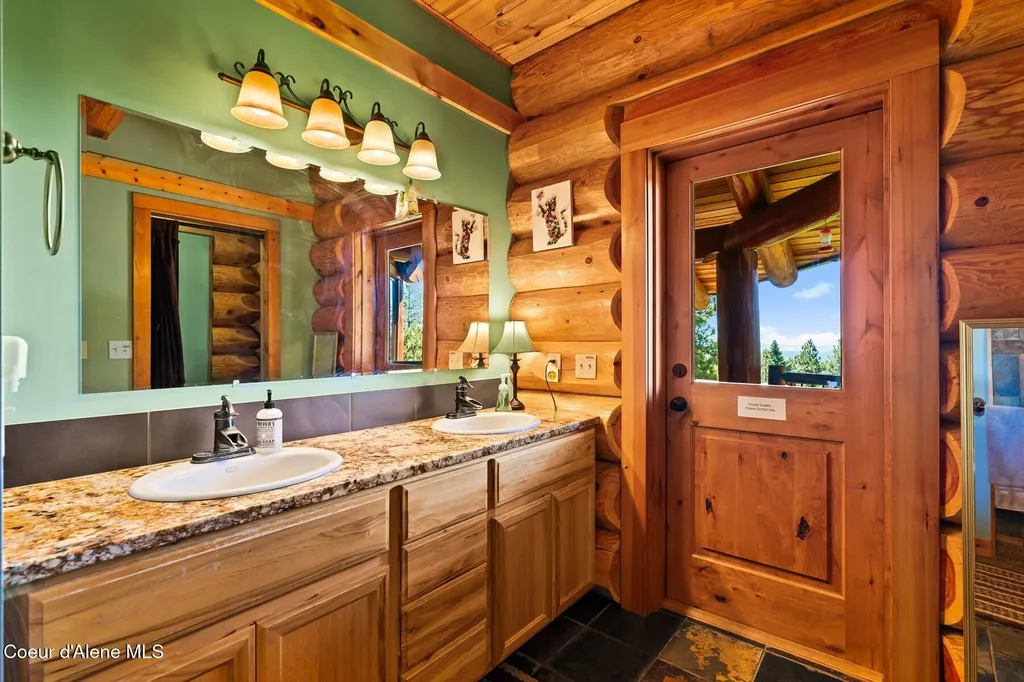 1050 Greenview Lane Moscow ID 83843