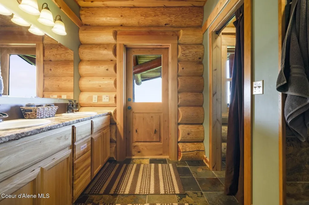 1050 Greenview Lane Moscow ID 83843