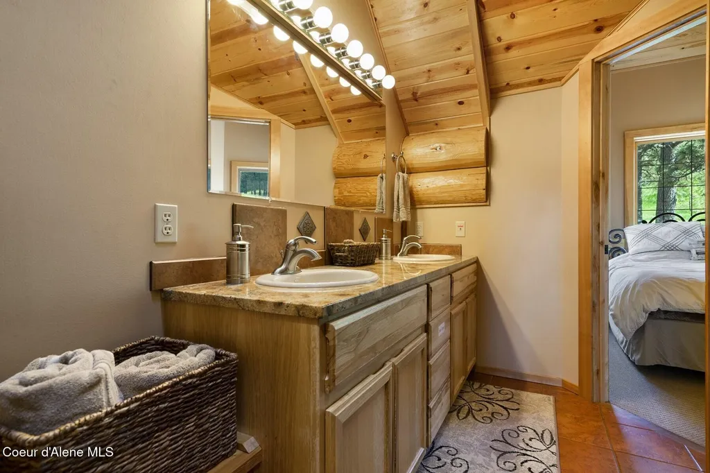 1050 Greenview Lane Moscow ID 83843