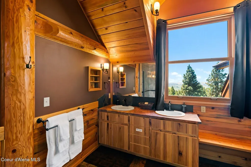 1050 Greenview Lane Moscow ID 83843