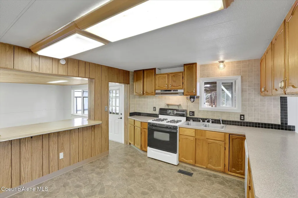 22059 W Highway 53 Rathdrum ID 83858