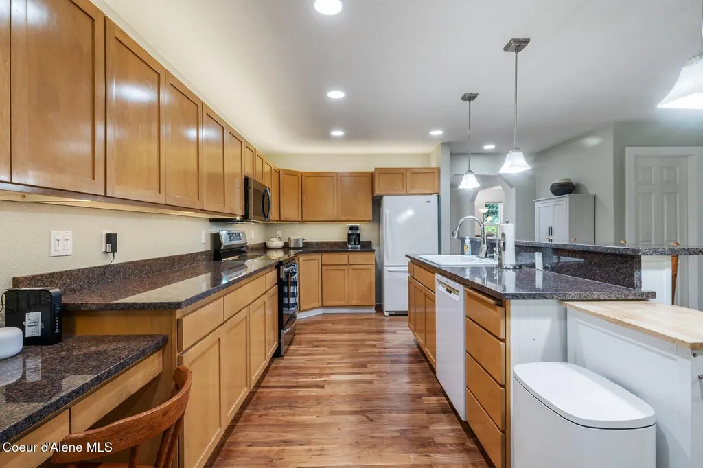 454 Brisboys Road Sagle ID 83860
