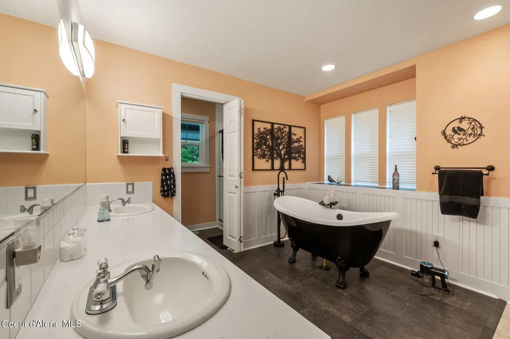 454 Brisboys Road Sagle ID 83860