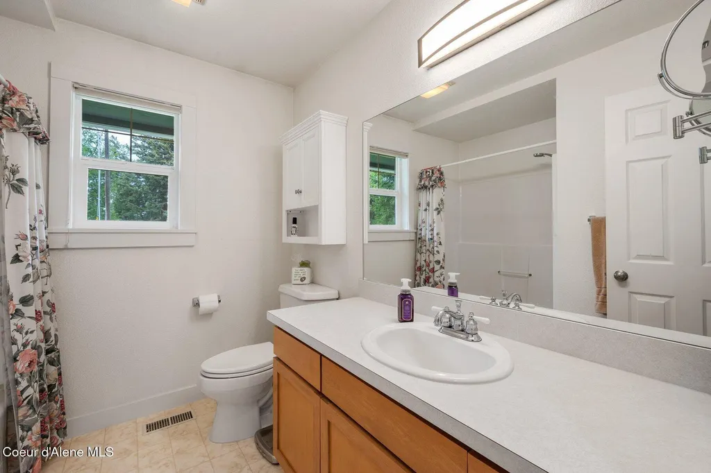 454 Brisboys Road Sagle ID 83860