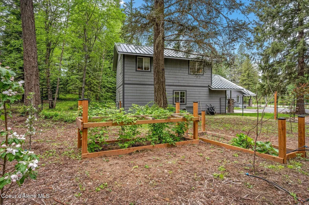 454 Brisboys Road Sagle ID 83860
