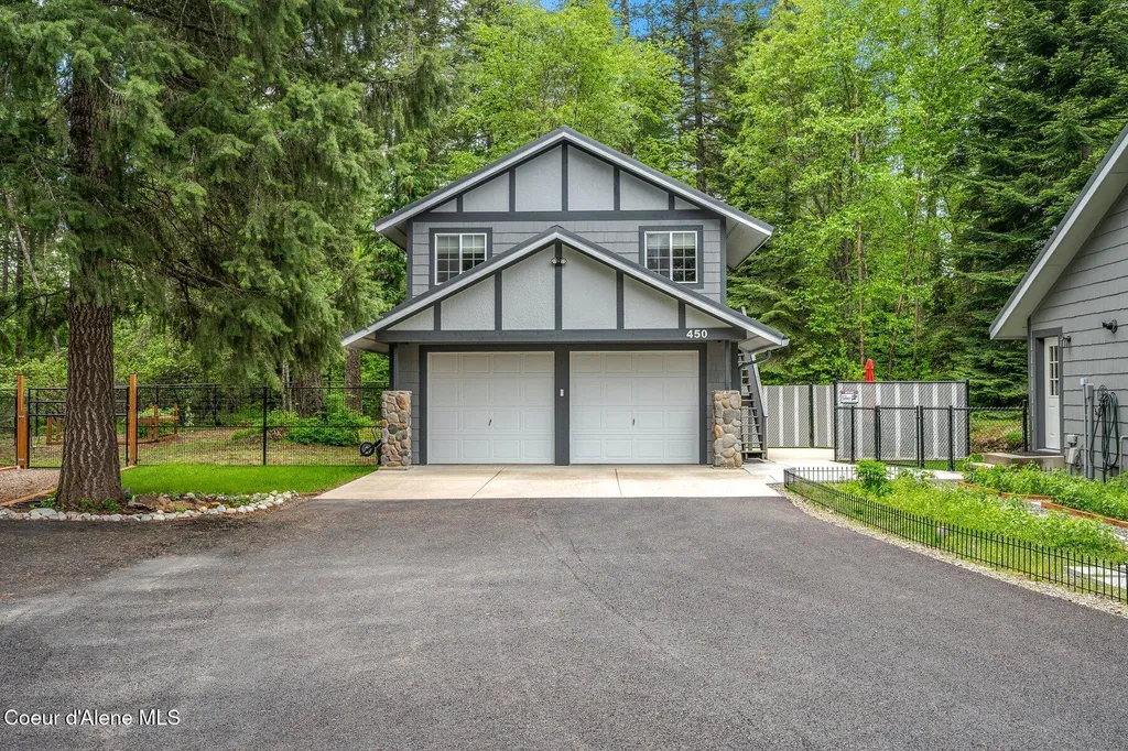 454 Brisboys Road Sagle ID 83860