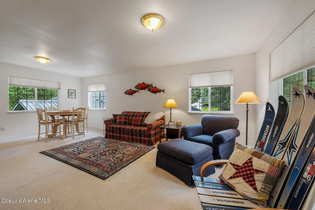 454 Brisboys Road Sagle ID 83860