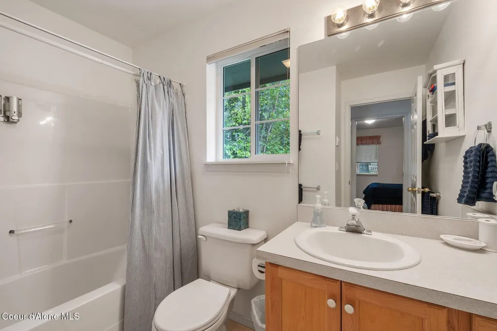454 Brisboys Road Sagle ID 83860