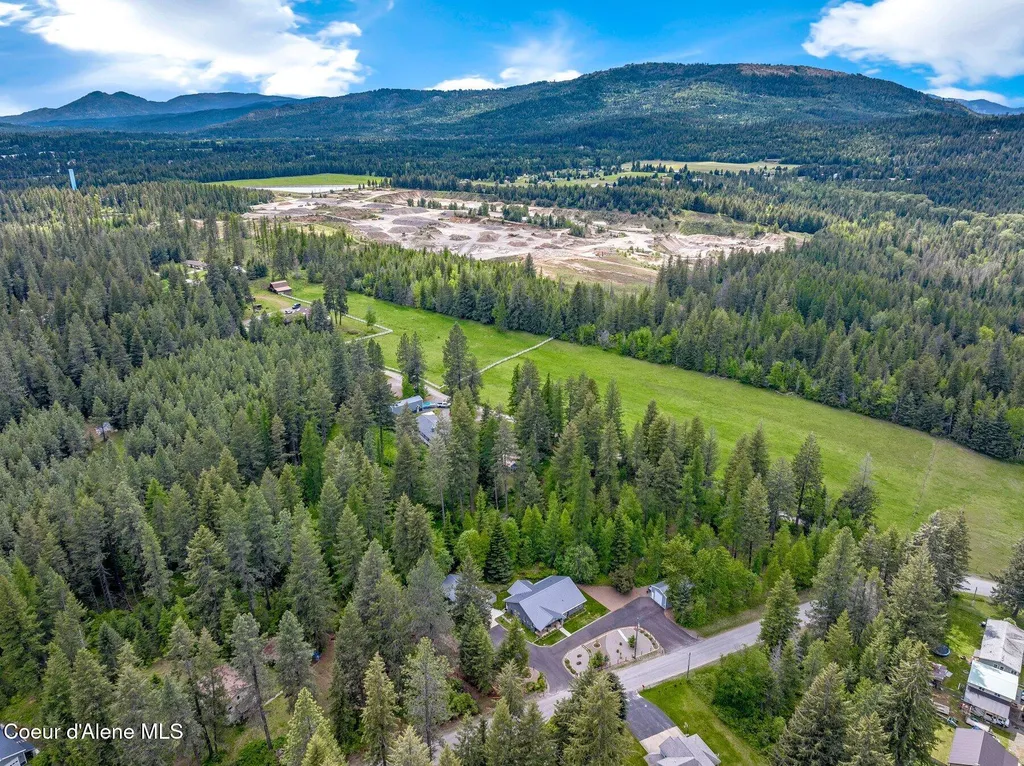 454 Brisboys Road Sagle ID 83860