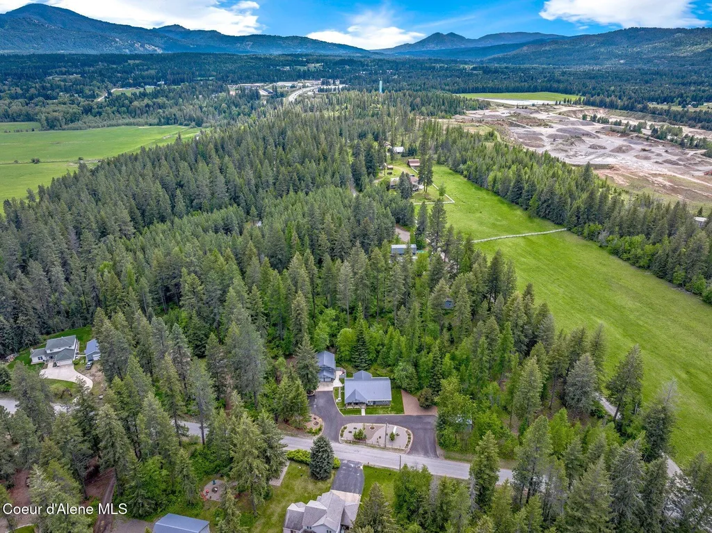 454 Brisboys Road Sagle ID 83860