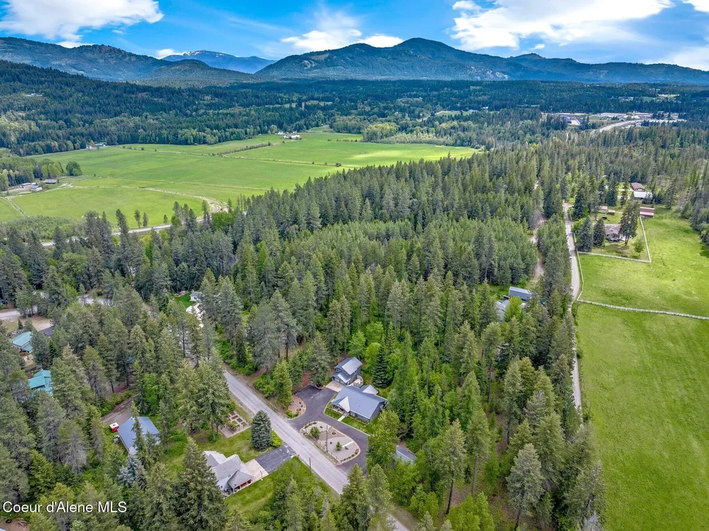 454 Brisboys Road Sagle ID 83860