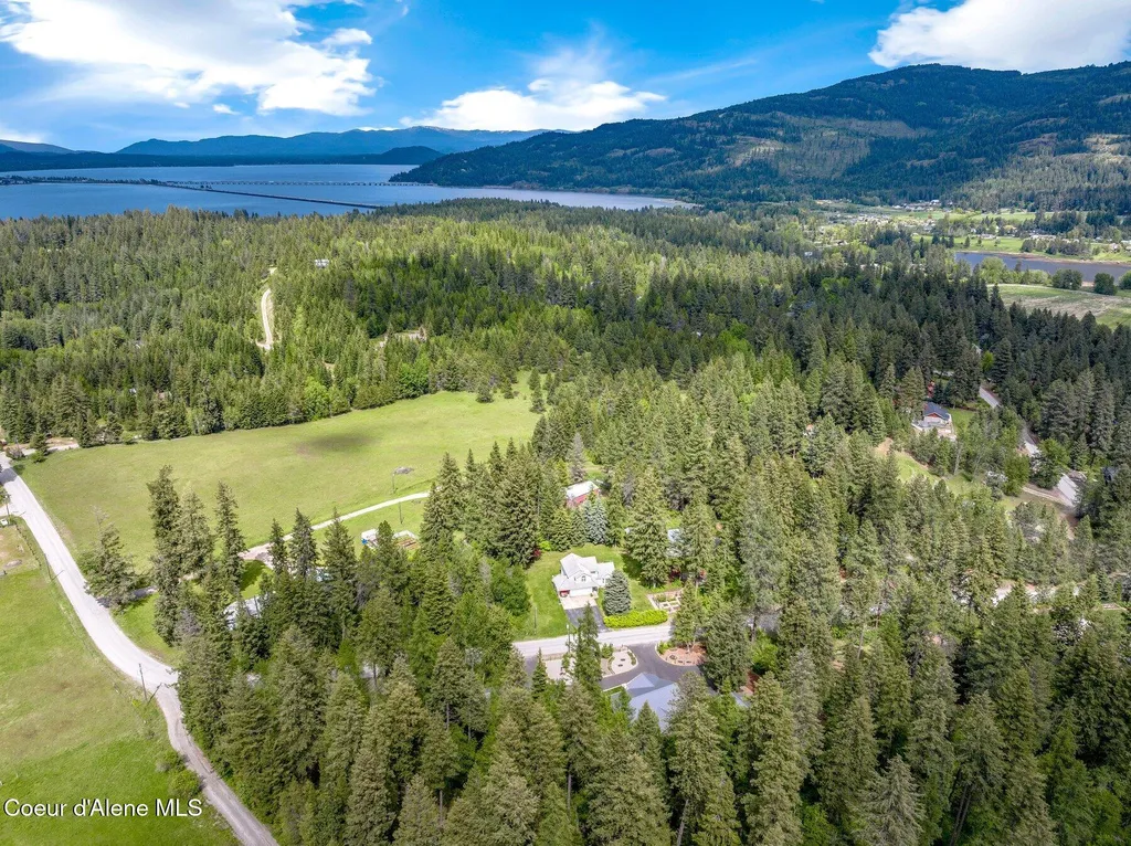 454 Brisboys Road Sagle ID 83860