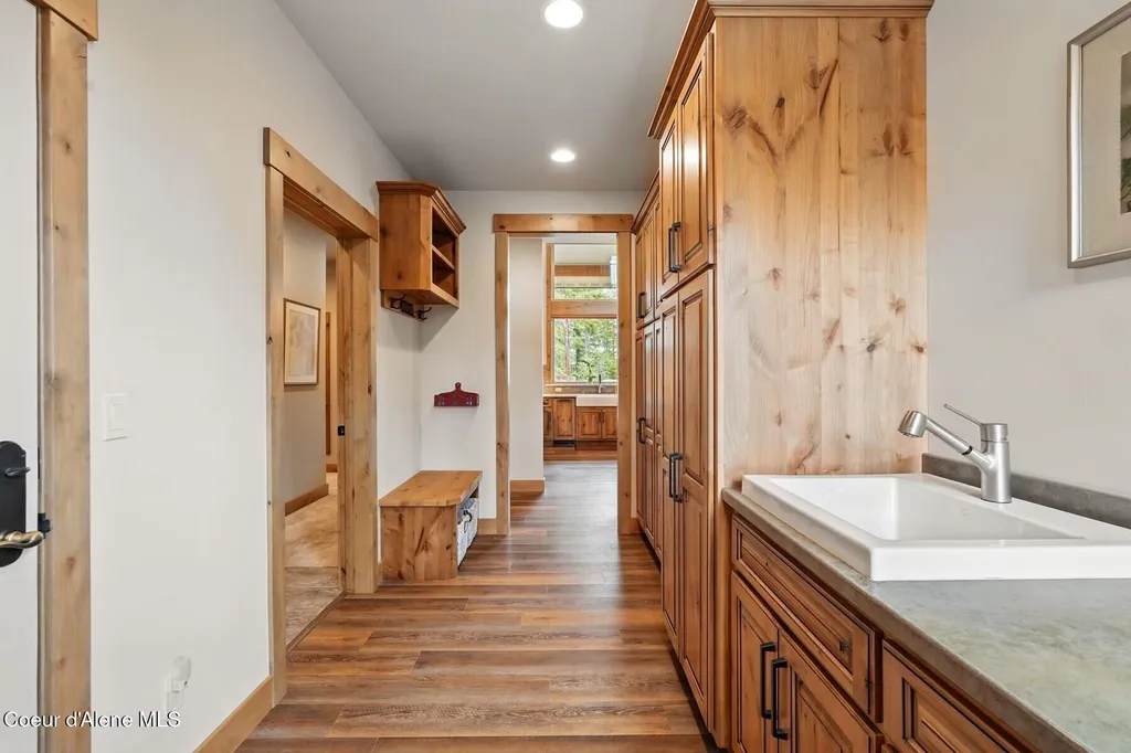 1450 Wood View Sandpoint ID 83864
