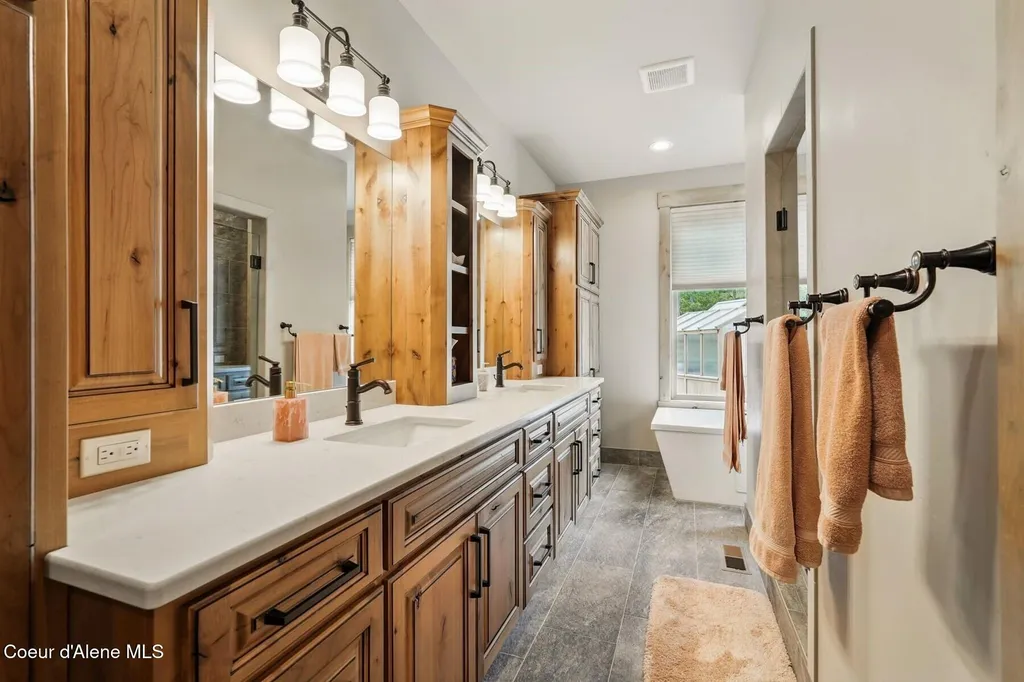 1450 Wood View Sandpoint ID 83864