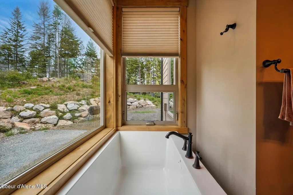 1450 Wood View Sandpoint ID 83864