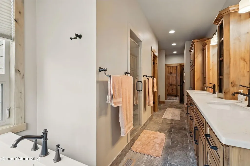 1450 Wood View Sandpoint ID 83864
