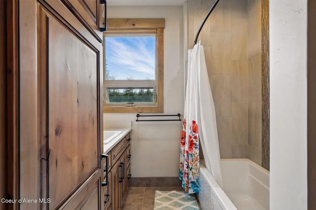 1450 Wood View Sandpoint ID 83864